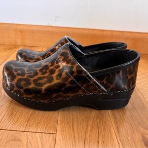 Dansko Leopard Print Leather Clogs – EU 38